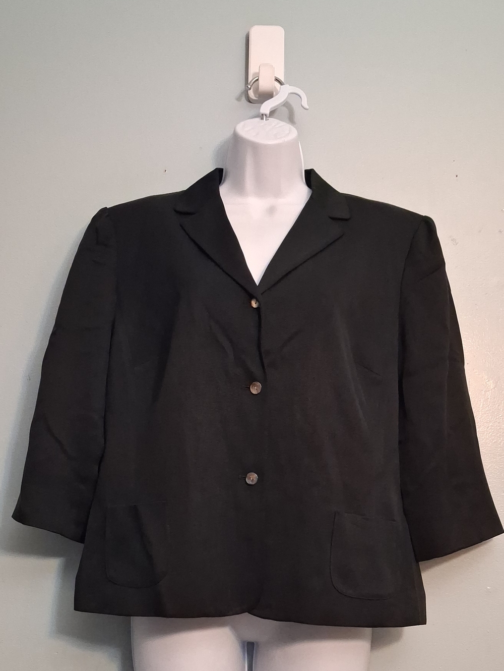 August Silk Size Large 100% Silk Black Three-Button Women's Blazer Jacket.